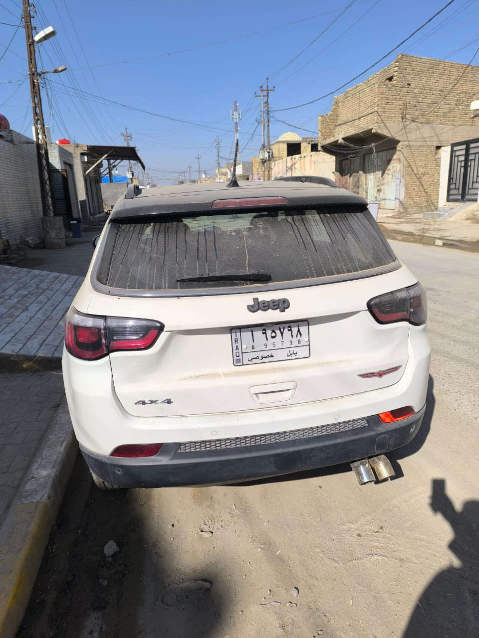 السلام عليكم ورحمة الله
للبيع جيب كومباس 2018
فئة تريلهوك (trailhawk) اعلى فئة للطرق الوعرة 
ماشية 92 الف كيلومتر 
لون ابيض 
رقم بابل ومكانها بابل تحويل ثاني يوم 
مواصفاتها 
 محرك 2.4 لتر تنفس طبيعي
كير اوتماتيك 
بصمة 
دخول ذكي 
تشغيل عن بعد 
جنطة كهرباء 
تحكم ستيرن 
شاشة وكامرة خلفية 
حساس خلفي
كشنات جلد كهرباء
تبريد قطعتين 
رادار تحديد مسار 
تحذير من الاصطدام 
نقطة عمياء 
فورويل 4*4
عداد سرعة دجتال 
هند بريد كهربائي 
واوتو هولد 
انظمة امان ABS تحكم بالثبات ووسائد هوائية 
اشاير بالمري 
نظام تعليق مخصص للطرق الوعرة 
السيارة حادثها خلفي وسونار موجوده بالصور 
مكانه بابل  
السعر 115 
للاستفسار الاتصال على الرقم 
***********
