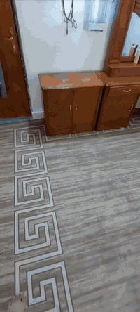 سلام عليكم ملحقات غرفه للبيع جرابي ام النفر 2 وميز مرايه وكومدي خشب نضيف مابي كسر ولا شخط بس الكومدي مشخط سعره 100 وبيها مجال بسيط مكان كربلا رقم ***********
