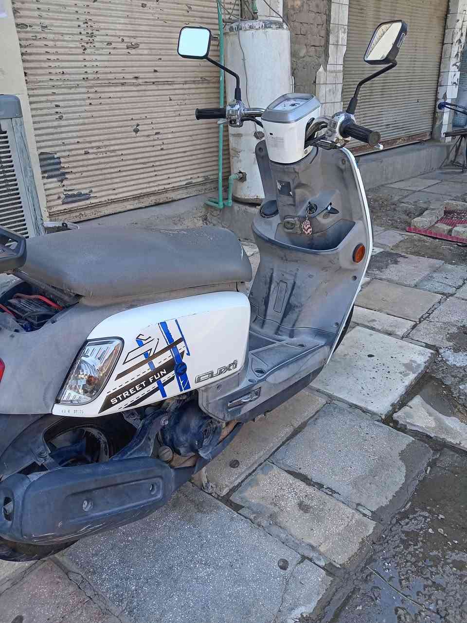 سلام عليكم دراجه بوليس مصطره نوزل لبيع صارلهه تلت شهر من طالعه من لحويه دراجه بلاديه ختم واحد داخل املح دراجه لا مفتوحه ولا بد محرك ناعم شلعه ومعدل سعر ٨٥٠ وبيهه مجال مكاني بابل المسيب ستفسار لهتف ***********
