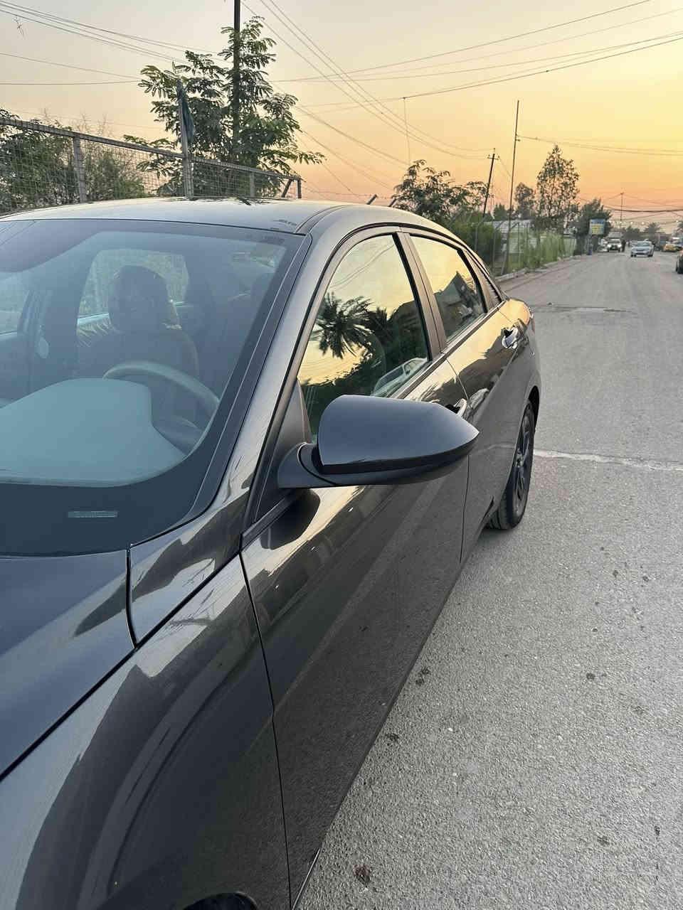 السلام عليكم - Hyundai Elantra 2023 
السـعر 155 وبيها مجال تجي تشوف وتفحص وتاخذ سونار ومترجع اله تكون راضي . 
لـون فيلي  
نقطه عمياء 
رادارات جانبيه 
توقف ذاتي 
تحديد مسار 
وبعد اكو هواي مواصفات مذاكرهن 
رقم بغداد بأسمي 
السياره خير من الله مال جناي والسياره مال بيت 
حادثها بونيد وشويه من الجاملغ بارد 
الاستفستار وطلب صور الحادث - *********** .
