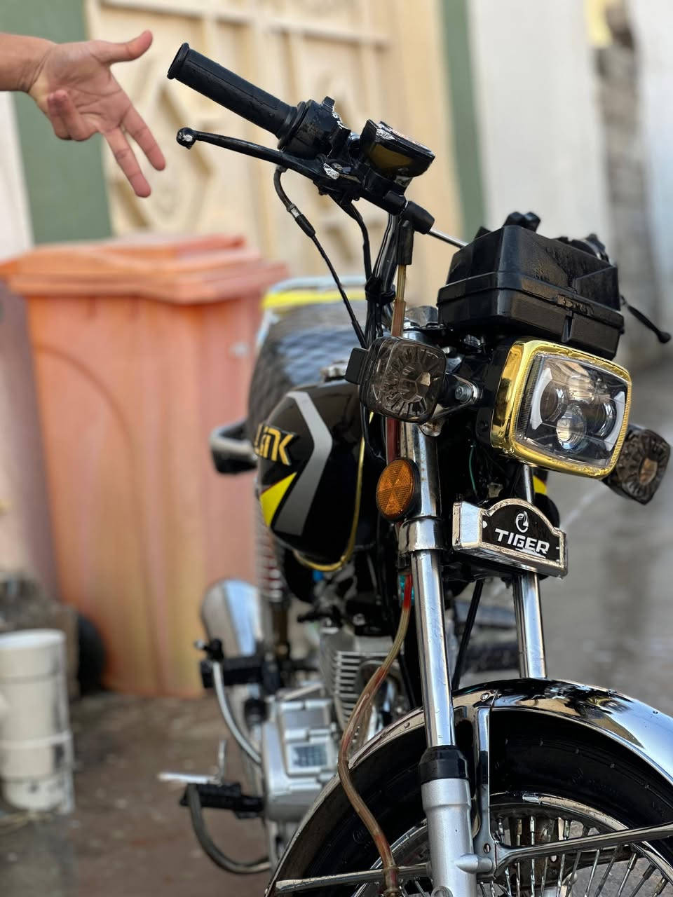 يا الله سلام عليكم تايكر للبيع او مراوس موديل 23 اي نقص مابي بس التاير الخلفي بي عواج دراجة نضيفة السعر خاص او اتصال ***********✨🤍
