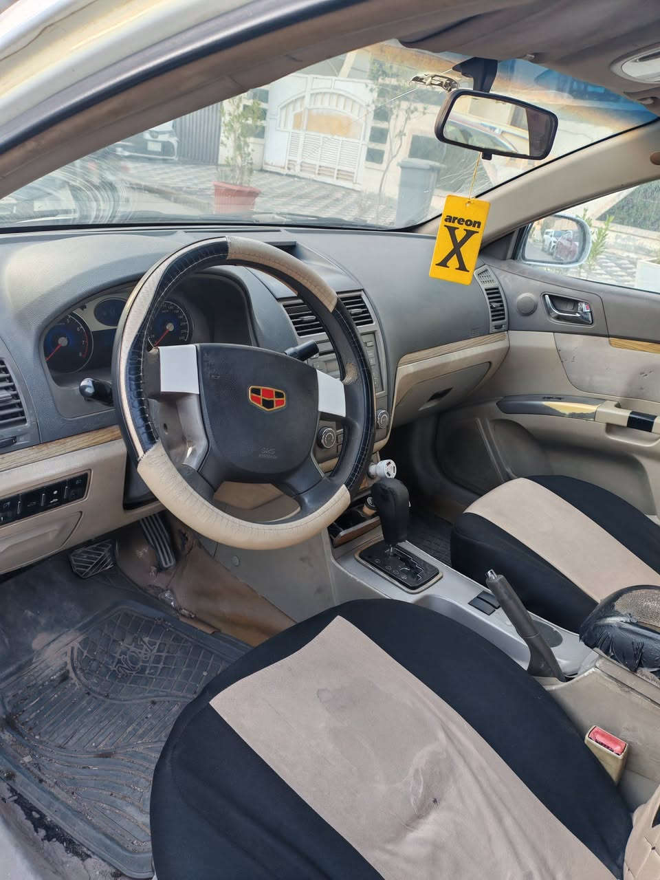 السلام عليكم جيلي امكراند موديل ٢٠١١ ماشية ١٨٠ السيارة بيهة ضربة جاملغ امامي وخلفي ومعمرهن ويحتاجلهة صبغ عام وبعض السمكرة الكير والمحرك والتبريد بحالة جيدة الرقم بغداد ألماني قديم السعر ٦٠ وبيهة مجال ان شاء الله تحياتي للجميع


**إذا كنت صاحب هذا الإعلان وتريد حذفه لأي سبب، رجاءا أرسل رسالة إلى الدعم الفني**