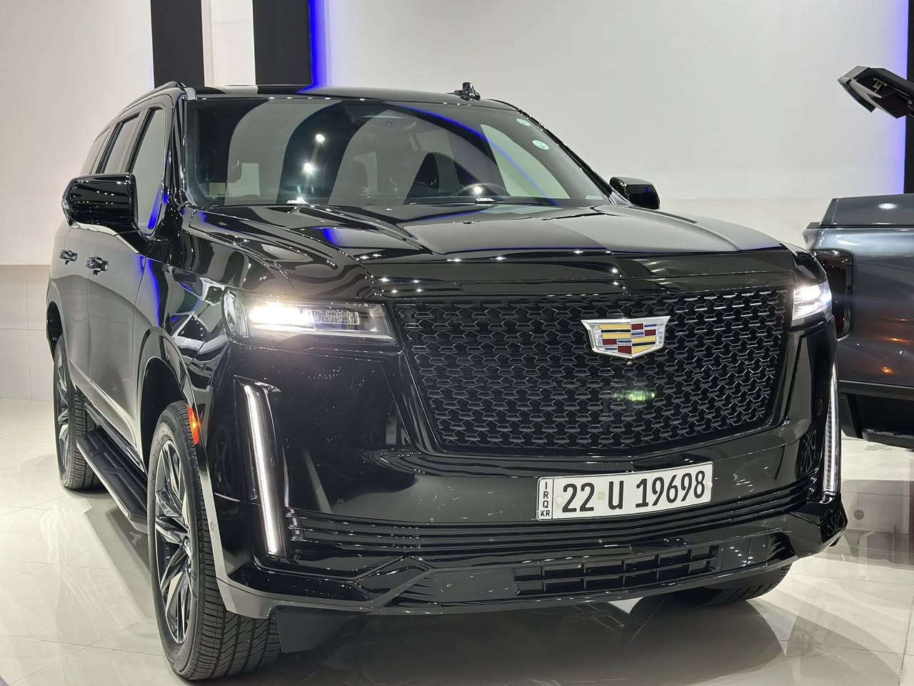 CADILLAC ESCALADE 600 PREMIUM LUXURY
موديل : 2024 
وارد: امريكي
المسافة المقطوعة : 11000 کم
حجم المحرك : 8 سلندر
فول فول مواصفات : مراية كاميرا - بانوراما -سلايد - كشن تدفئة - كشن تبريد - المحافضة على المسار - رادارات 360 - كاميرات 360 - ……………. . 
بدون صبغ مكفولة 
للاستفسار: ***********
—————————————————————-

CADILLAC ESCALADE 600 PREMIUM LUXURY
ساڵ: 2024 
هاوردە : ئەمریکی 
ماوەی رۆشتن : 11000 کم 
قەبارەی بزوێنەر : 8 بستۆن 
فەل مواصەفات : ئاوێنە کامێرا ـ پانوراما ـ سڵاید ـ کوشن هیتەر ـ کوشن تەبرید ـ lane keep assist- رادار 360 - کامێرا 360 - کوشن کارەبایی ـ سوکان هیتەر ـ ………….. .
بێ بۆیاغ 
بۆ پەیوەندی : ***********
