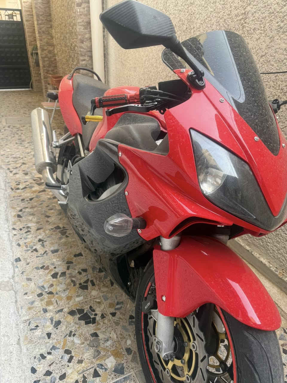 للبيع دراجة f4i 2006  دراجة مكفولة مكينة بلادية الي يريد خاص ***********
