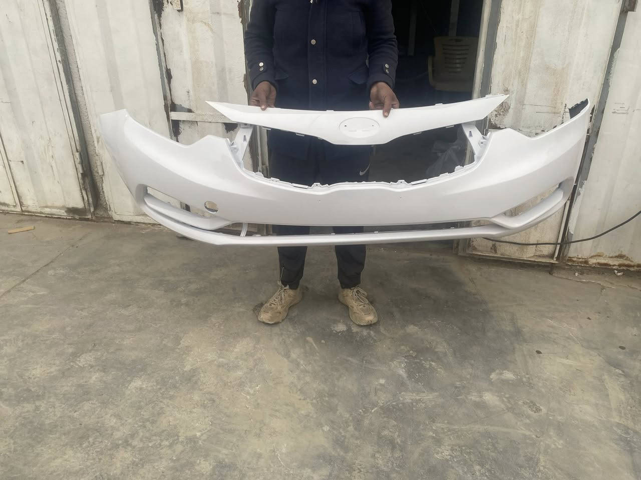 السلام عليكم عندي دعاميات اماميات عدد 3 مال سيراتو 2014  للبيع 
السعر 200
الرقم ***********
