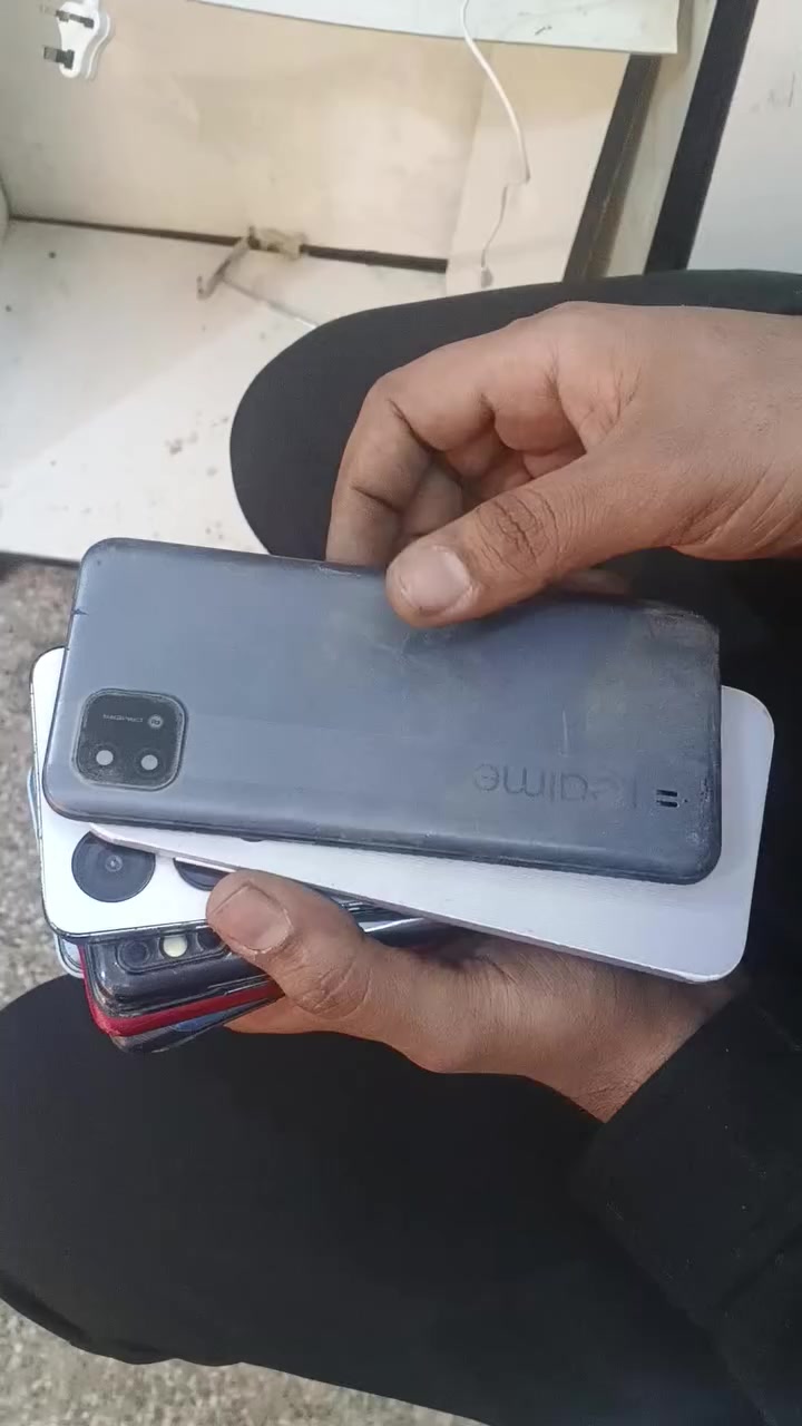 سلام عليكم ي شاشه 20 اصليه ويه لاسق هديه عنوان المحل حي طارق الوصط قرب حسينيت أبو صالح وهاذه رقمي *********** وهلن وسهلن بيكم
