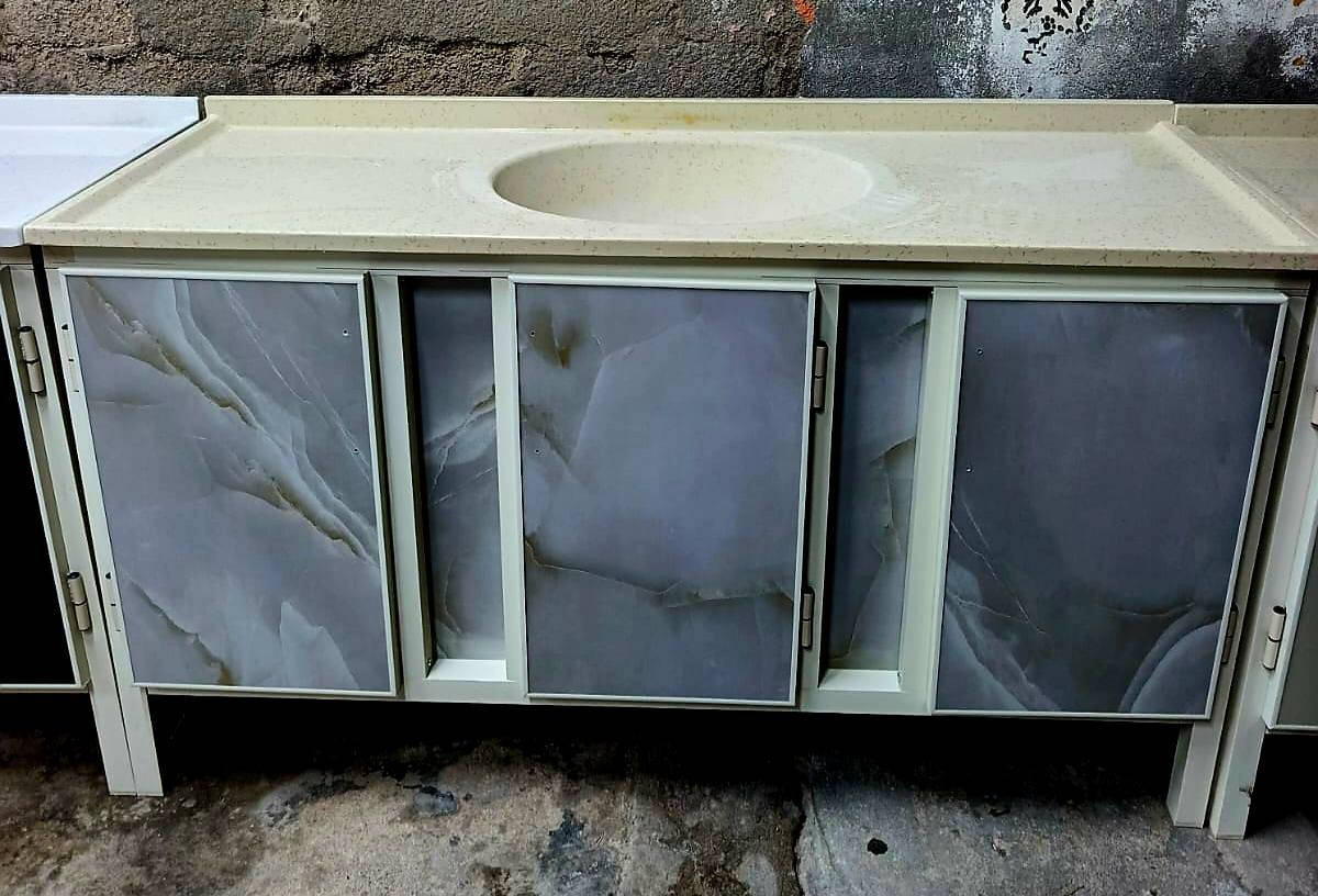 تم وصول سنكات مرمر الثقيل شقل بنل درجه أوله بلاش بسعر ذ160 لف القياس متر ونص 
العنوان بصرة حيانيه اول الاين شارع القائد 
الاستفسار *********** توصيل داخل البصره فقط
