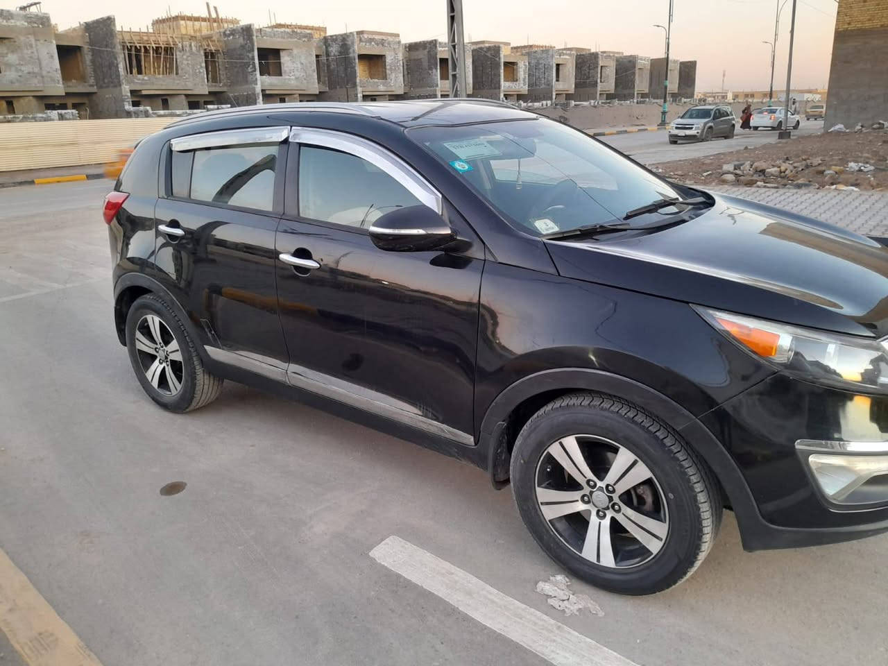 سيارة سبورتج موديل 2012 سيارة جاهزة من كل شيء ونظيفة محركها 2400 دوش ما مفتوح مكفول وتخم تاير وتبريد وكهربائيات وحدادية وشاشة وحساسات وكاميرا رقمها دولي بغداد بإسمي والتحويل ثاني يوم ومكانها واسط الكوت و السونار موجود و واضح سعرها 140 وبيها مجال بسيط للشراي للاستفسار الاتصال ***********
