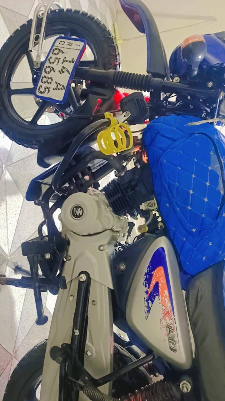 السلام عليكم دراجه بوكسر للبيع دراجه نظيفه العنوان بصره السعر مليونين مليونين و700 الشراي يتصل الموديل 23.      ***********
