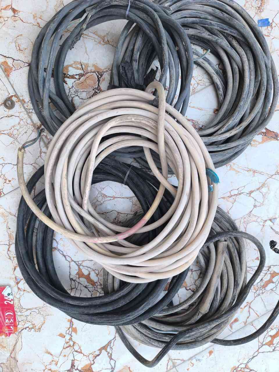 السلام عليكم غراض للبيع
شرك ابو الموس لفتين كل لفه 20 متر كيبلات ابو الاربعه وميز شاشه منهولات مقطوره ام الطن مثقوبه ومصلحة مكاني قضاء المدينه 
***********
