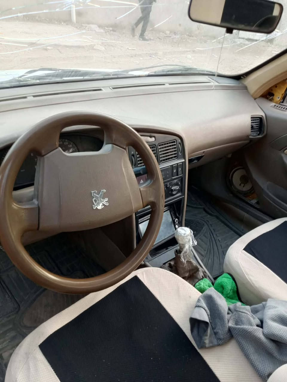 السلام عليكم بيجو 405 موديل 15 سنويه النهايه 2028 مرور خط وبحث راعيها ماندله المكينه كايمه للبيع او مراوس السعر 18 واتساب ***********
