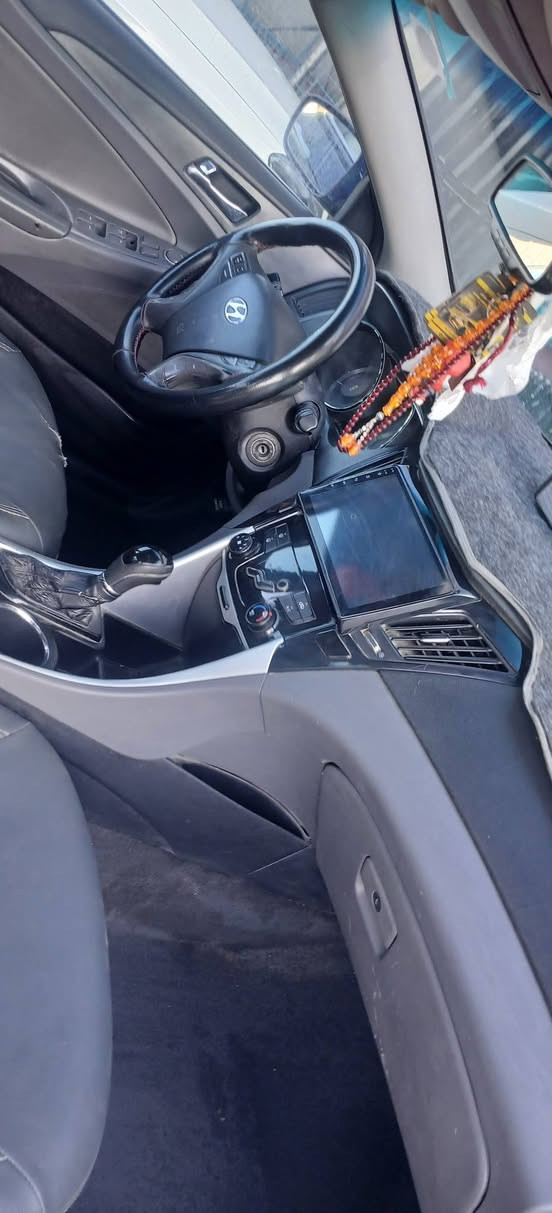 السلام عليكم سوناتا 2013 وارد امريكي حادث جاملق الامامي جهة الصدر مكينه 2400 السعر 110 بيها مجال قليل للتواصل على هذا الرقم ***********
