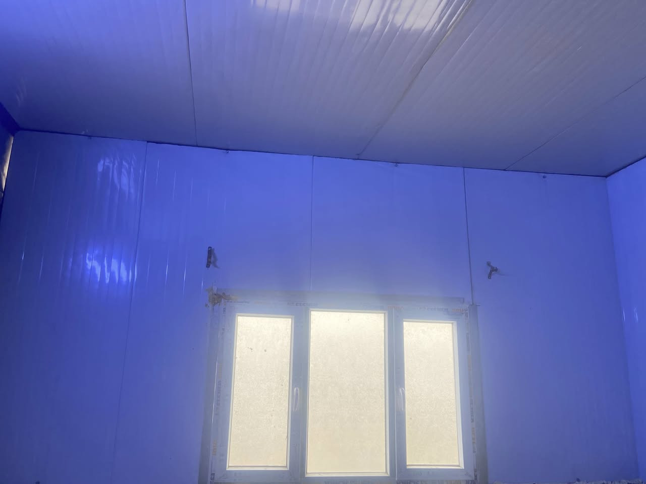 سلام عليكم.  غرفتين سـندويش  للبيع كاملات هنـه وسقوفهن للتواصل ***********
