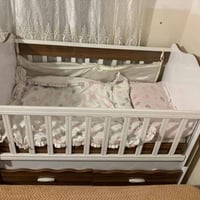 سرير اطفال • مع مرتبة • نظيف
