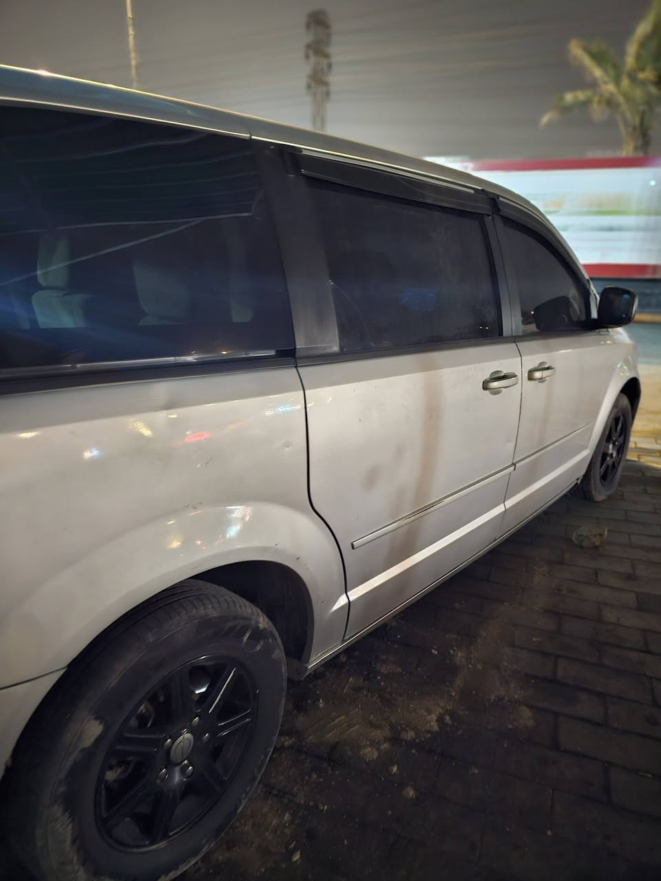 سلام عليكم 
للبيع دوج كرفان vip أدوات متؤمه 
موديل 2016 
3قطع تبريد 
كشنات سياحي vip
 داخل خليجي بيجي  
محرك وكير وحداديه وتبريد  كله جاهز وجديد كلش
 ولا كلوب مشتغل بالعينه
السياره جديده 
كص قماره
سياره جاهزه 
 ب54 وبيه مجال بسيط  
مكان الكوفه 
 أرقام وسنويه وكاله وهزه كامله 
***********
