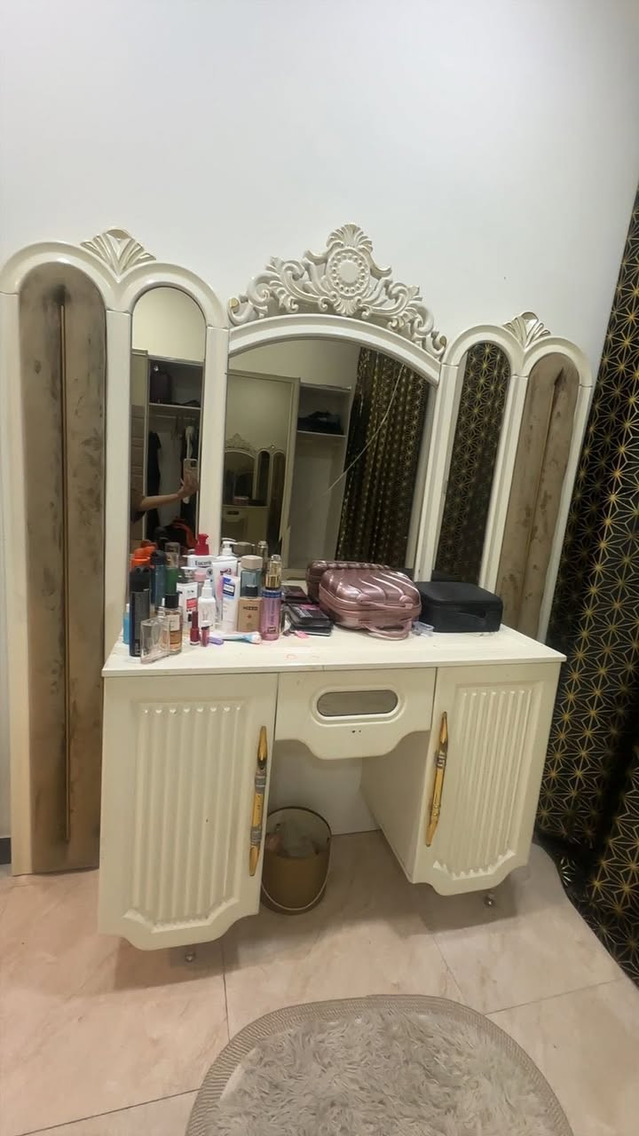 للبيع مابيها اي شيہ سعر 400 //***********
