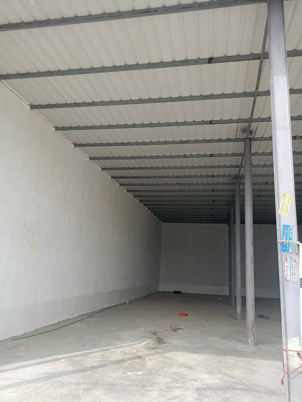 السلام عليكم
جملون للايجار مساحة /200م 10×20
ارتفاع/5م
مقابل السلام /مقابل مطعم السبعين 
قريب عالعلوية 
تفاصيل اكثر اتصل عالرقم 
صاحب الجملون /***********
