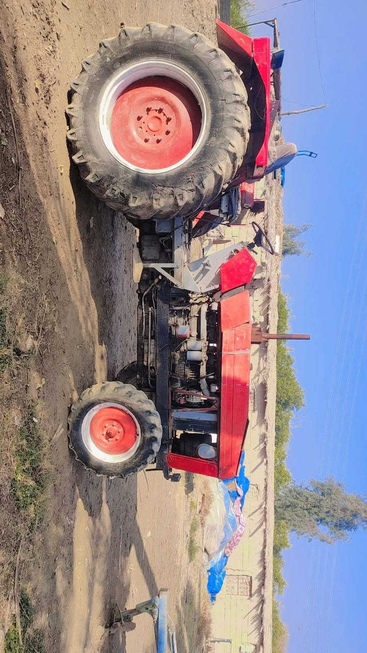 سلام عليكم للبيع مكينه عنتر 121 مكينه وكير وهيدروليك مكفول تايرات نص عمر   بدون رقم للاستفسار *********** مكانها واسط العزيزيه
