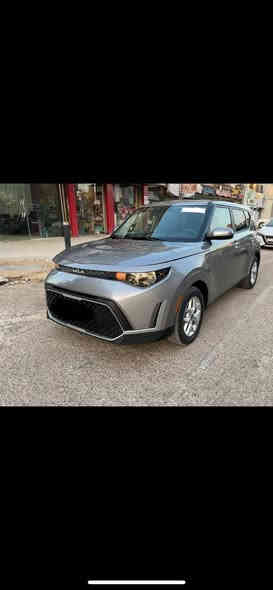 السلام عليكم 
للبيع كيا صول 2025 
وارد امريكي دخول جديد 
رقم بغداد بأسمي  
ماشيه 6الاف حكم زيرو 
بدون صبغ السياره فقط بارد بحافة البنيد 
مواصفات 
ويل كب 
رادار امامي 
رادار جانبي 
مود درايف اربع انظمه قياده 
شاشه جبيره كاربلي لاسلكي 
مكينه 2000 دوش 
سياره جديده جداً 
السعر 168
مكان السياره بغداد  
الهاتف ‭0770 714 4535‬
