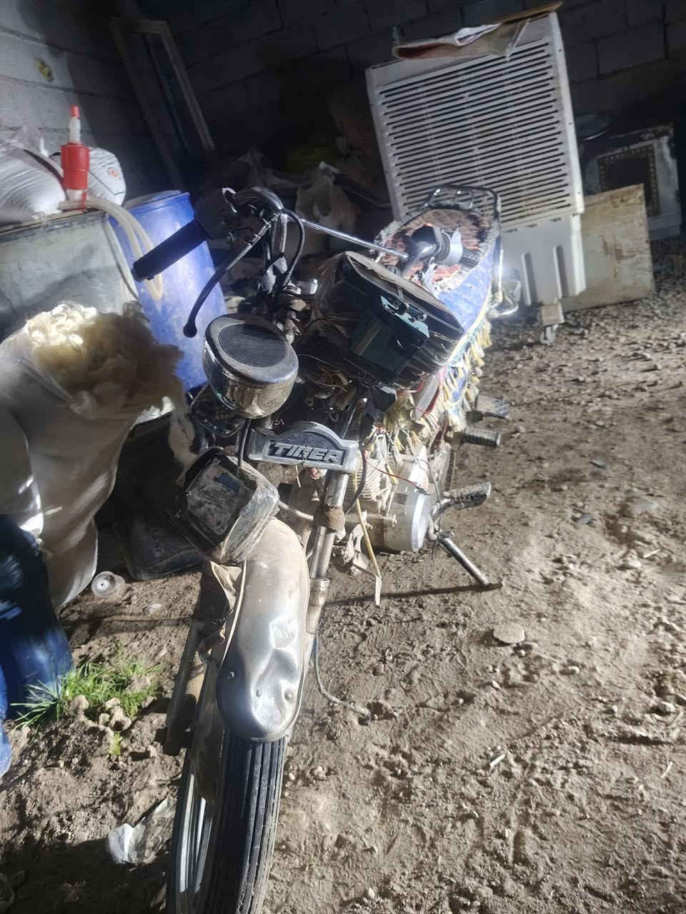 السلام عليكم 

موطور اربعه كير 
موديل 2021
محرك 2024
مسوي حادث 
النقص 
سكان 
جاملق كدام 
دشبول 
لايت امامي 
موطور شغال شرط 
سعر 175وبي مجال 
هـ ***********
