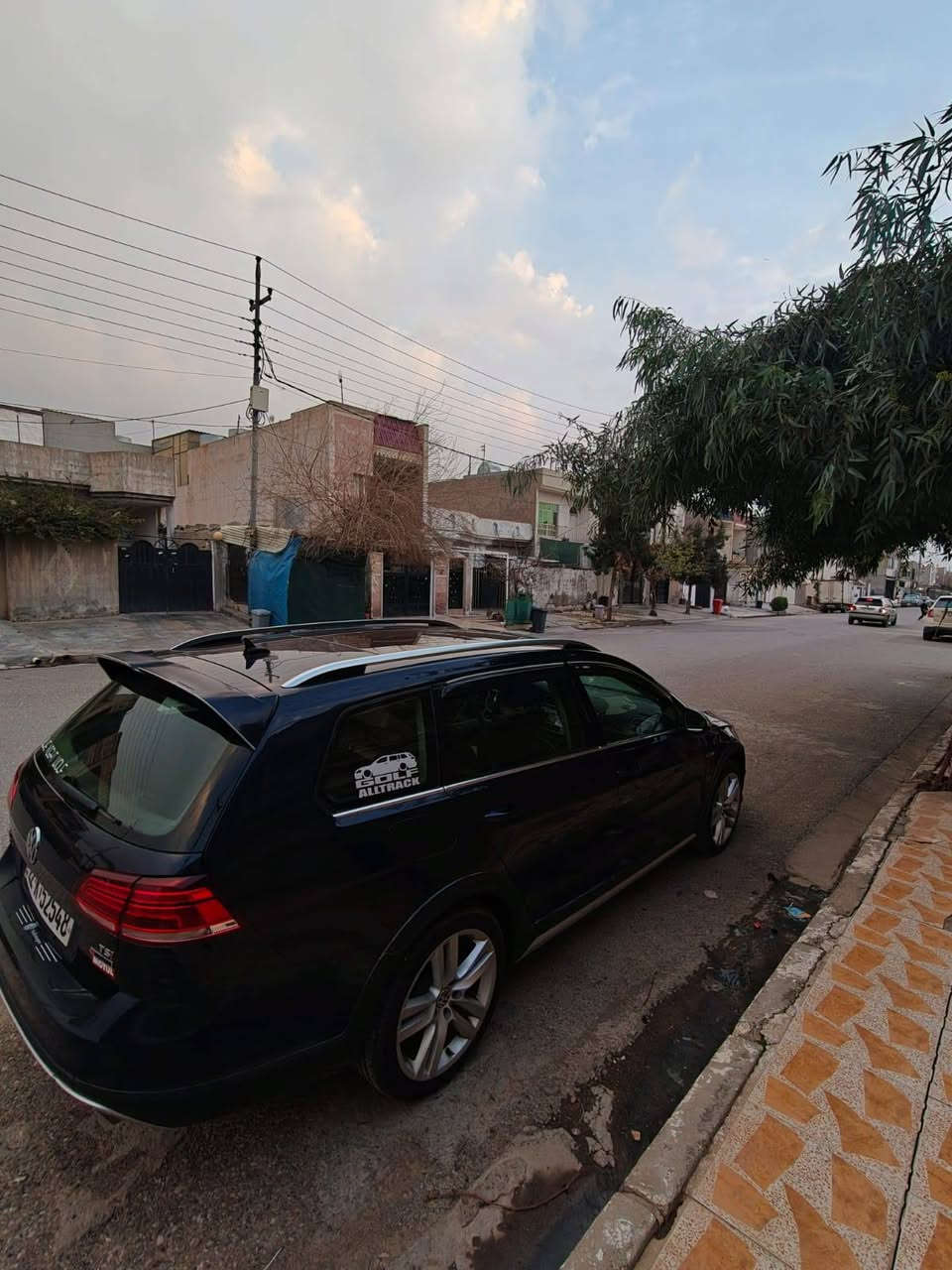 السلام عليكم 
#golf_alltrack_2018_SE
#السيارة #كلين تايتل بس تعديل بارد بسيط ومبين بالصور
ماشية 103000 كيلومتر قابل للزيادة 
فحص وهزة جديدة، وسنوية إلى شهر 12/2031 
#مواصفات se
بصمة 
مقاعد جلد لون بيجي 
تدفئة مقاعد 
بانوراما 
شاشة بلادية تدعم android auto & Apple car play 
لايتات زينون 
محرك 1.8 تيربو 
4 أنظمة قيادة، عادي، اقتصادي، رياضي ودفع رباعي 
ويل 18 
#للبيع 13500$ أو المراوس. 
***********
مكان السيارة الفلوجة
