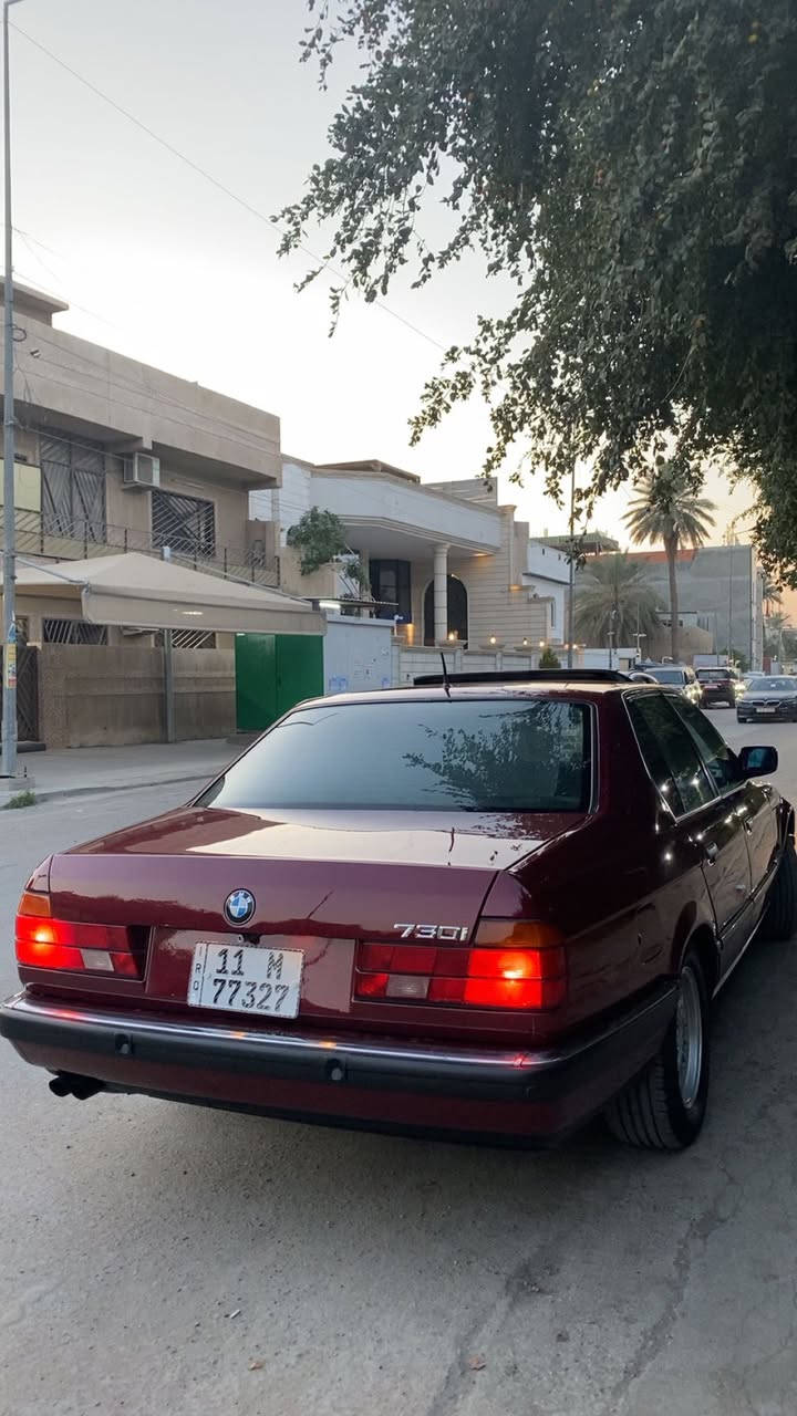 للبيع 
Bmw730 
سياره بحاله الوكاله  موديل ٩٢ رقم بغداد الانكليزي سنويه مشروع وطني لل٣٠  باسمي تحويل مباشر 
سياره جديده بمعنى الكلمه كلها على وضع الشركه جانتمخزونه من٢٠١٤  مصبوغه عام اثر جراد كفاله من الضربه 
محرك كير ١٠٠/١٠٠ 
تبريد شغال ثلج 
حداديه نظيفه 
موصفات 
دبل ايرباك دبل كمبيوتر دبل جكمجه 
سلايد رووف طكتين 
داخل جلد كارتير كهرباء 
بطاين جلد صاج 
نفاظه قلاب 
حساس دعاميه امامي خلفي 
تراكشن 
سكليتر كهرباء 
بردات رئاسي  جانبيه وخلفيه 
منضومه تليفون 
ويل شمس اصلي وتخم تاير جديد جواه ياباني
مسجل بي ام دبيلو 
حساسات كلها شغاله حتى حساس حراره

سياره مال جناي كلشي بيها جديد وعلى البلاد 
كهربائيات كلها بلاديه ترايها وين ميعجبك 
السعر 90$ 
للاستفسار الاتصال على الرقم ***********
مكاني السيديه
