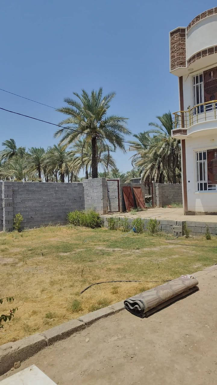 450 متر مع بيت طابقين 🏢 تحت البناء 130متر ثلاث غرف منام استقبال صاله مسيج كامل طابو سند 25 
الموقع شارع بغداد كربلاء سايد الزوار عمود 58 وتنزل كيلو 
***********
