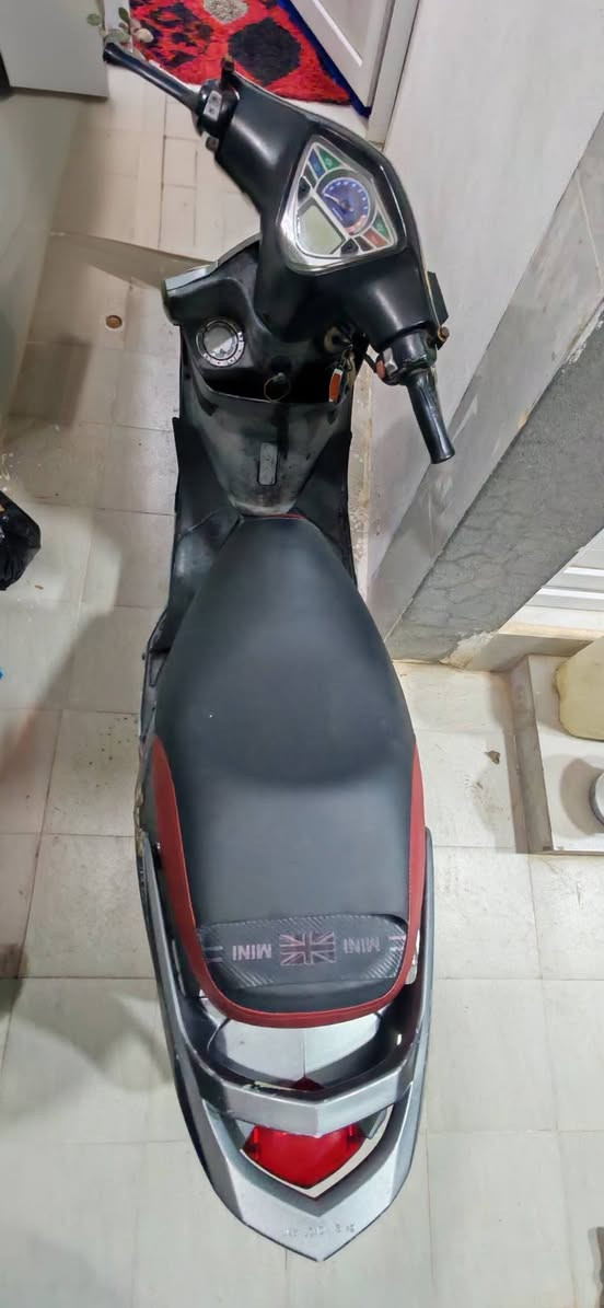 دراجة ياباني كامكو جي فايف kymco G5 محرك 150cc اربع ولفات نكرة سلف بكل وقت دراجة تخبل نظيفة كهربائيات كاملة جهاز انذار  ريمونتات ثنين لايت  عالي ناصي. كيج سرعة كيج بانزين صالنصة رياضي صجمية فصلة شلعة ومعدل كاملة مكملة دراجة تخبل و سعرها مناسب نقصها بس الهندر يفلت لان ما استخدمه ابد كله ع السلف جيم وصار يفلت و الكابريتر تجاري الباقي كله بلادي السعر 500 الف الميعرف بيهن خلي يعبر المنشور يروح يدورلة فراشة ، العنوان بعقوبة شارع الديري *********** تحياتي ❤
#دراجة #دراجه #كامكو #جيفايف #G5 #بعقوبه #بعقوبة #150cc
