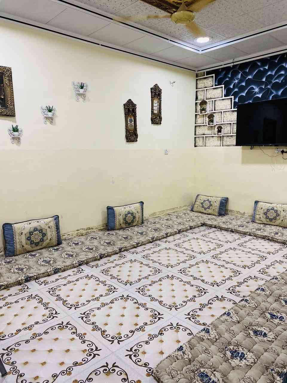 بيت للبيع ١٠٠متر في حي النصر قرب مستشفى النصر البيت قاطين لاستفسار اتصل بل رقم ***********
