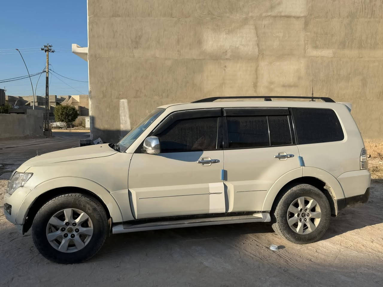 السلام عليكم 

 باجيرو 2009خليجي

 ( حبتور ) فول مواصفات ١ / ١
لون صدفي

رقم أنبار مميز (٣) ارقام إنكليزي باأسمي هزه جديده. 2031

محدث بجم 2016

محرك 3000

فتحة سلايد

تخم تاير 

تحكم ستيرن كامل

حساسات خلفيه

 اشاير بلمري مري شفط

٧ راكب ٣ قطع تبريد مركزي

سستم صوت 12 سماعه 

كشنات كهرباء جلد

لايت زنون

وياهه صافوره

فدراليات 

السعر: 120 بيهه مجال بسيط  

العنوان :  بغداد

*********** 

للتواصل خاص او اتصال
