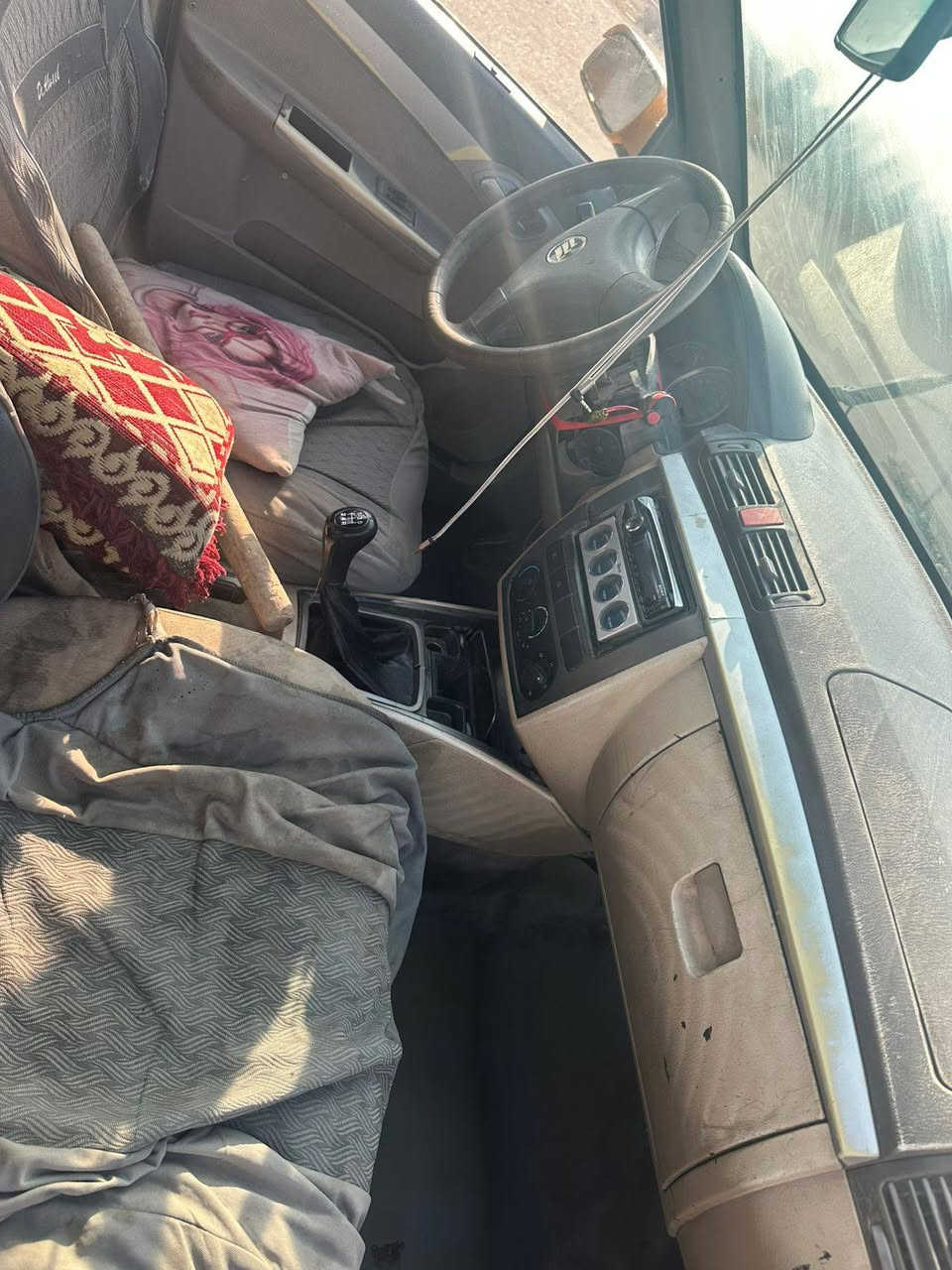 سلام عليكم سياره ليفان ٥٢٠ للبيع كير محرك مكفولات تبريد شغال نقص غاز مصفره غرامات وهيئه موديل
٢٠٠٩ باسمي بغداد صدرها نص عمر تخم تاير سبير سياره جاهزه كبل للشارع السعر ٢٥ وبيها مجال العنوان المحموديه ناحيه الرشيد  للاتصال ***********
