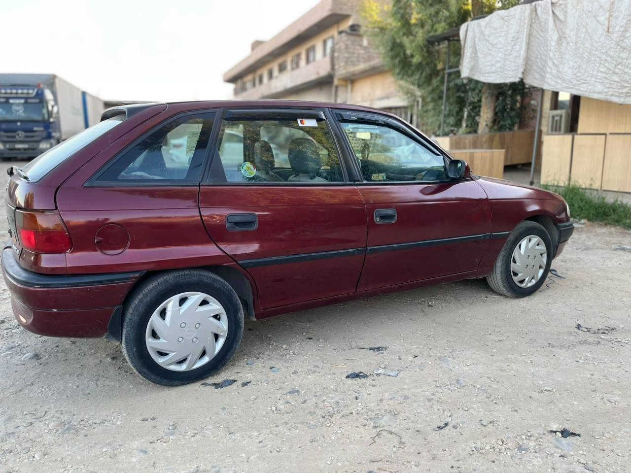 استرا للبيع
موديل 1993
رقم نينوى مسطرة
محرك حجم 16 اثر بخار 
كير توماتيك
تبريد +تدفئة
قفل مركزي
جامات كهرب
تحكم بالمري
نوزل 
سيارة بأسمي اني الشرعي 
هزه جديده
سنويه 2027
شرط التحويل 
ضررها مبدل بدنه الاماميه ومصلح دوائر ودوسات
السعر 47 وبيها مجال
عنواني الموصل جانب الايمن 
***********
***********
