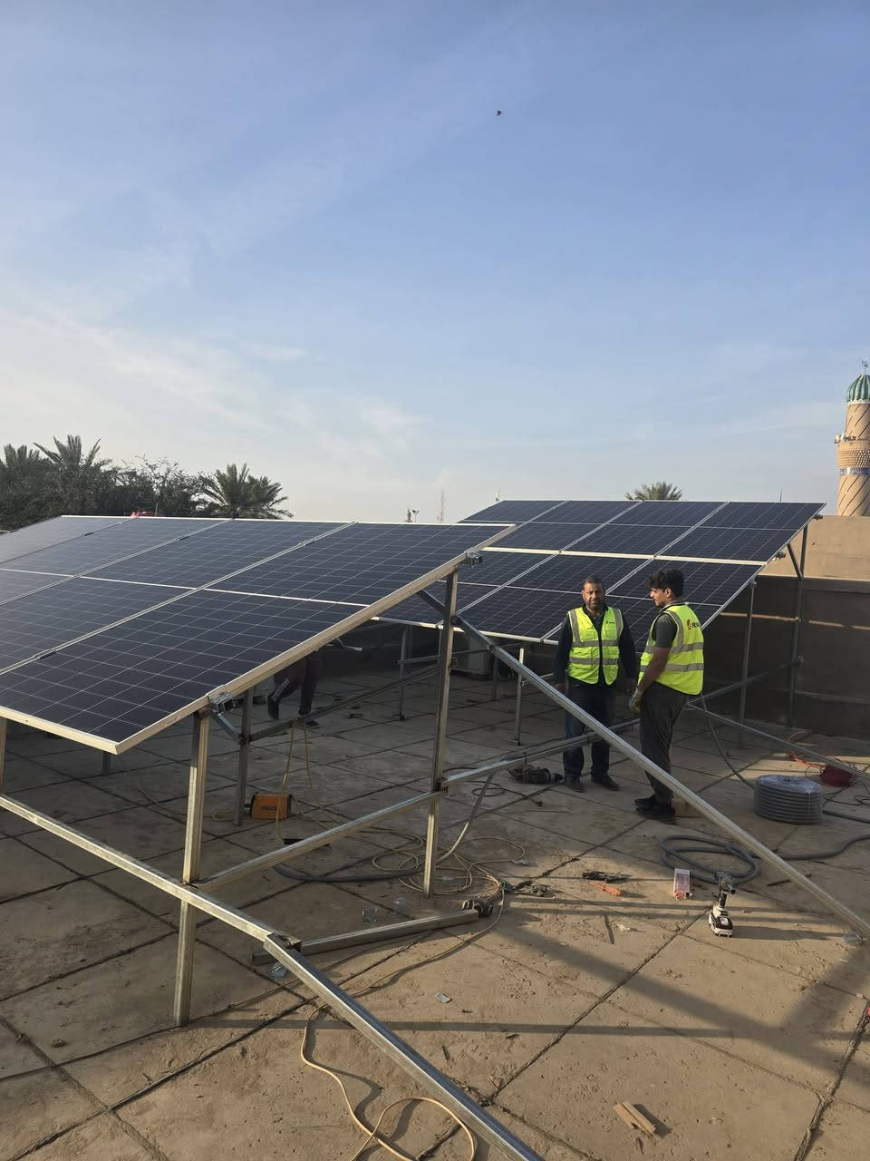 أللهم صل على محمد وآل محمد 

دار أخرى تودع انقطاع التيار الكهربائي. 

على بركة الله تعالى تم تجهيز وتنصيب منظومة الطاقة الشمسية في قضاء البدير.

في دار الاخ الحاج ابو مرتضى محمد كريم شياع .

 20 امبير نهارا 
 15 امبير ليلا

🔵 الواح نوع لونجي 620 واط ذات وجهين 18 باس بار ذات جوده وكفاءة عالية .
🔵 انفيرتر حجم  12Kw كيلو واط حسب طلب صاحب الدار قابل للتطوير مستقبلا .
🔵 بطارية 🔋 16.64KW ليثيوم فوسفات الحديد ذات جوده وكفاءة عالية بضمان 5 سنوات .
🔵 بدي سيركت مجهز بأحدث القواطع الذكية وجوزات الحريق مع تحكم WiFi لمراقبة عمل المنظومة من اي مكان .
🔵 هيكل حديد مغلون 2 ملم .
🔴مستعدين لتنصيب جميع منظومات الطاقة الشمسية مع الضمان الحقيقي لجميع الأجهزة. 

بإدارة : سيد احسان وسيد غزوان

للتواصل والاستفسار 
الاتصال على الأرقام
*********** سيد غزوان الزاملي  .
*********** سيد احسان الزاملي .
#النور #للطاقة #الشمسية.
