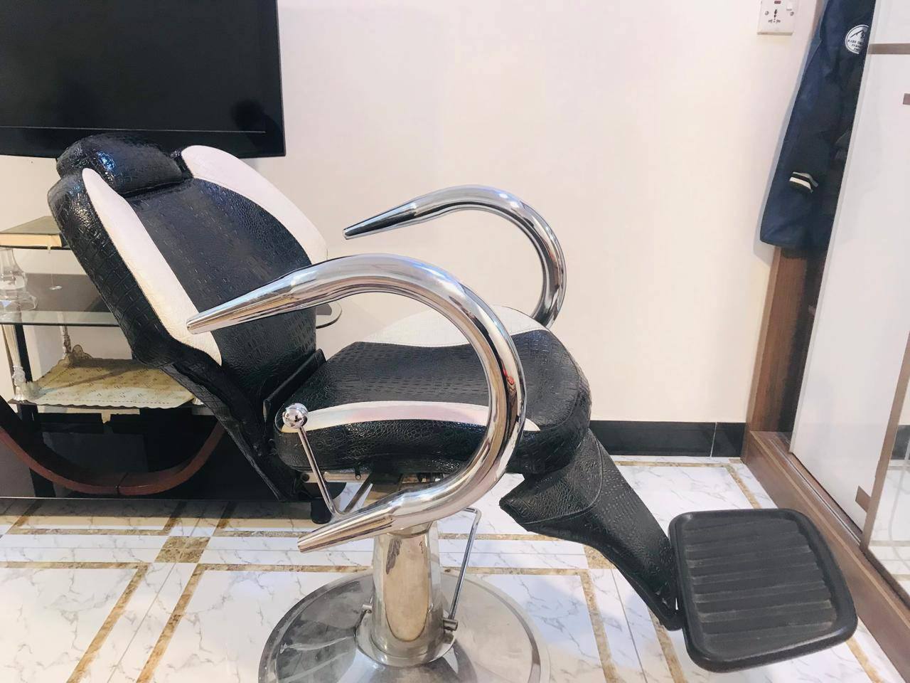 سلام عليكم
كرسي حلاقه لبيع
سعره 175
*********** كربلاء حي نصر
