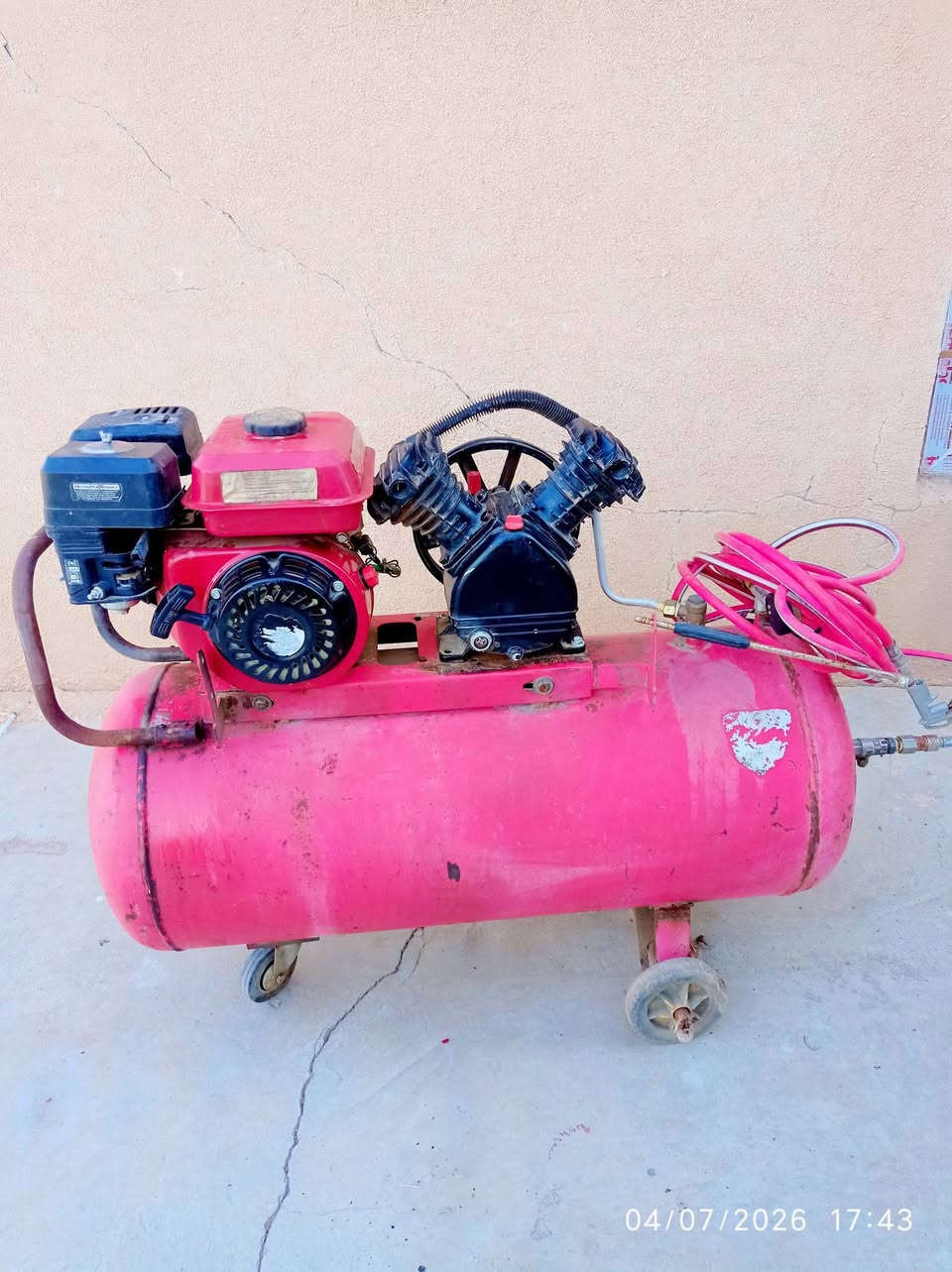 السلام عليكم 
للبيع 👉
(كمبريسور هواء / Air Compressor) 
مستخدم شي قليل بعده  جديد 👍
السعر (400)بي مجال💵
للتواصل (‍***********)
الموقع الشرقاط 🪐📍
