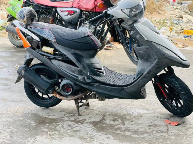 سلام عليكم. 
 دراجه من نوع ماكس طالعه بشهر 7طالعه من لرمبه بكلات موجود مالته كفرات كله ختم واحد وموجودات السعر مناسب لأتصال على الرقم***********
