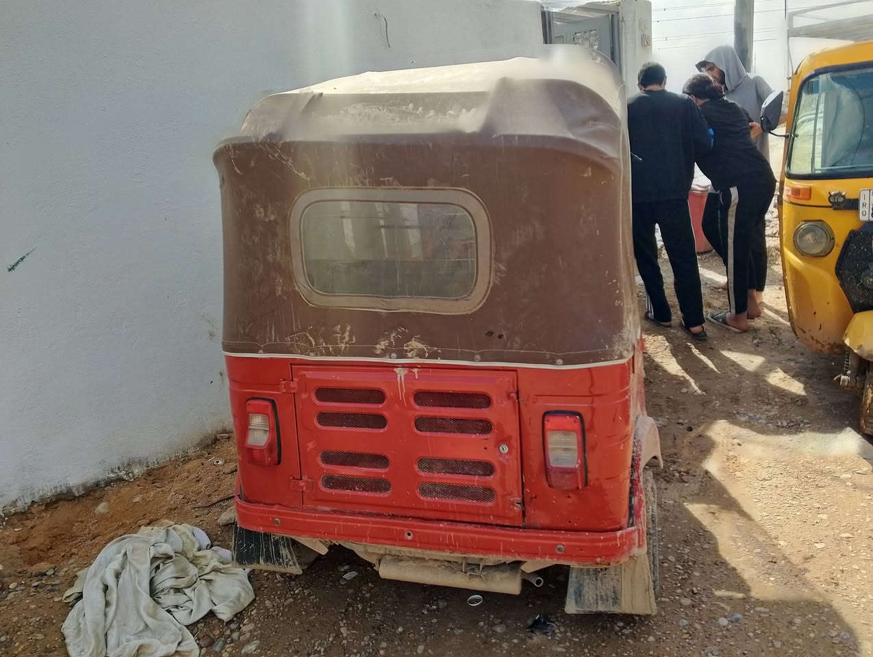 السلام عليكم تكتك 17 ارقام وسنويه لوحات بل مرور بيع مستعجل السعر 3500 وبيهه مجال الشراي يتصل *********** مكاني بغداد حي البتول
