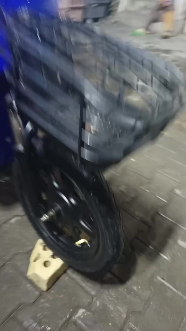 دراجه شحن خمس بطاريات كبار حجم الدراجه 16 العنوان بغداد الحريه
السعر 350 ***********
