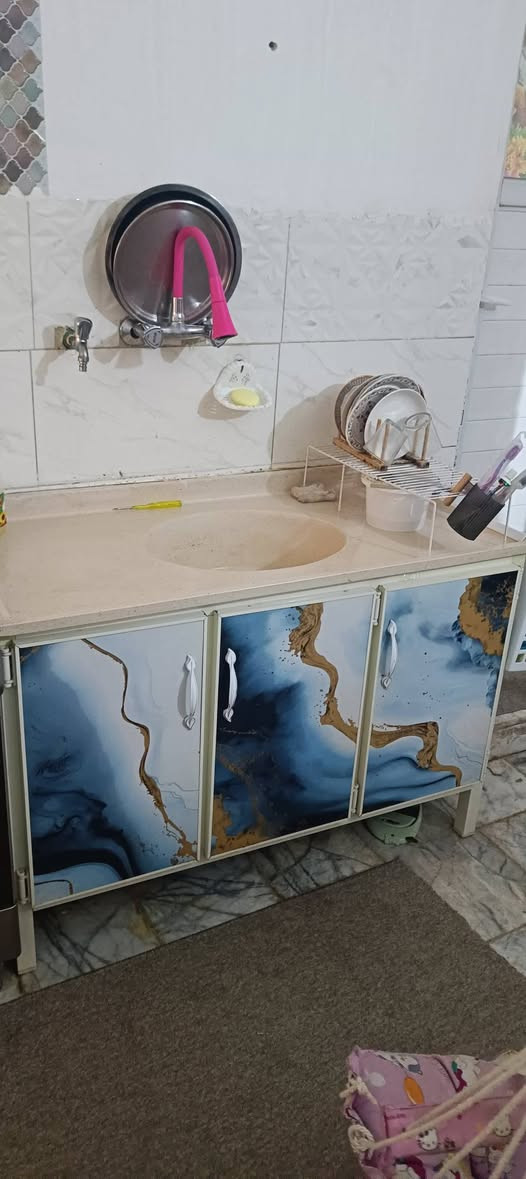 اغراض بيت جدا نظيفه للبيع لغرض السفر 
- ثلاجة ماركة بيكو تركي كبيره /  250 الف
-غسالة LG اوتماتيك 12 نظام غسيل / 230 الف
-طباخ وفرن 5 عيون  تركي / 220 الف
-براد ماء كبير   / 60 الف
- كاونتر متر ونص 3 قطع / 155 الف 
- قنينة غاز مليانه / 70 الف 
-صوبة كهربائية / 35 الف 

العنوان حي العدل  / ***********
