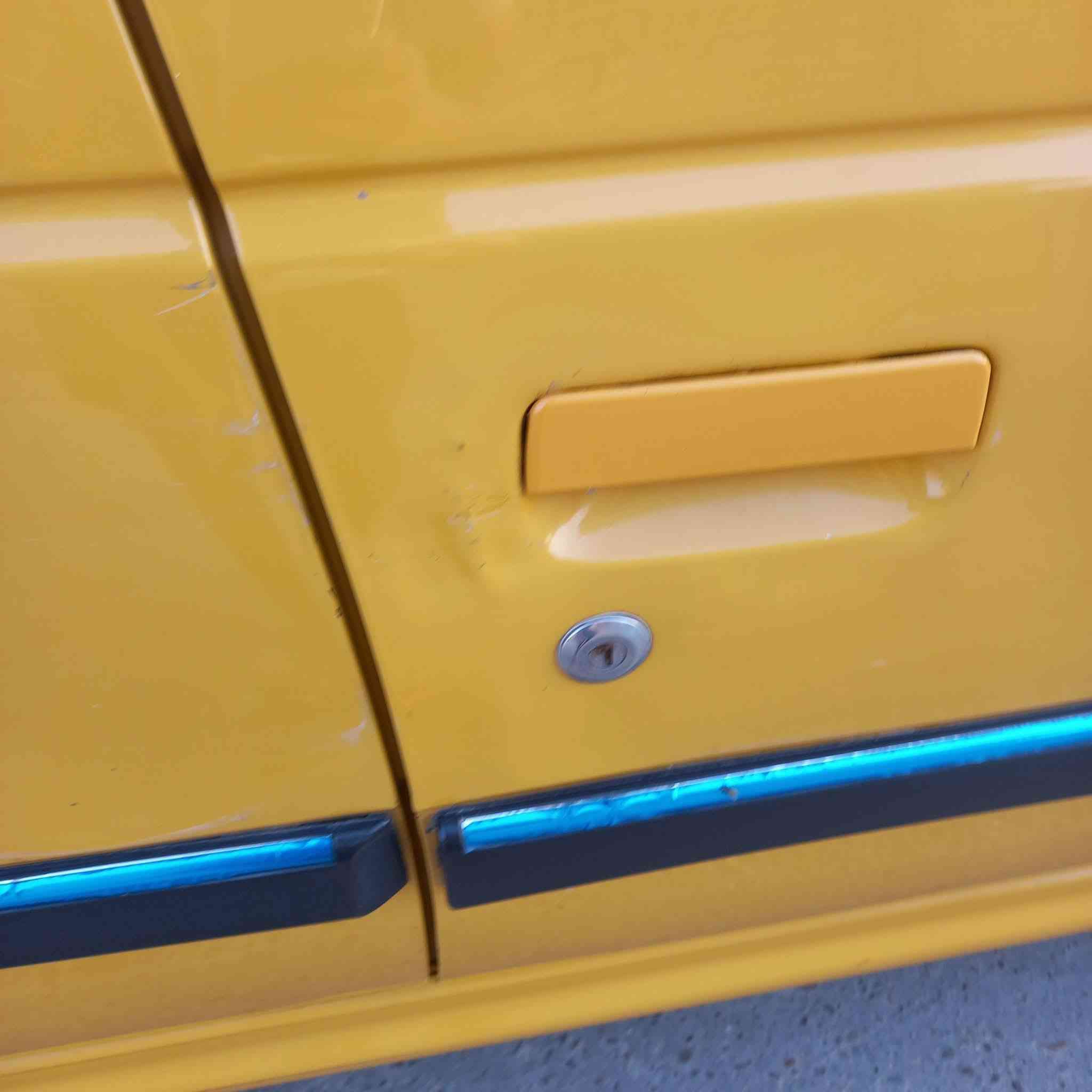 يا الله
بيجو بارص موديل 2015 مصفره هيئة غرامات سياره كير مكينه خير من الله 
راديتر باتري جديد سياره كامله مكمله ما تذب عليها الف دينار 
تحويل ثاني يوم 
بيها طخات بارد وخياسين ب هلالات 
السعر 46 مكاني بغداد الدوره
***********
