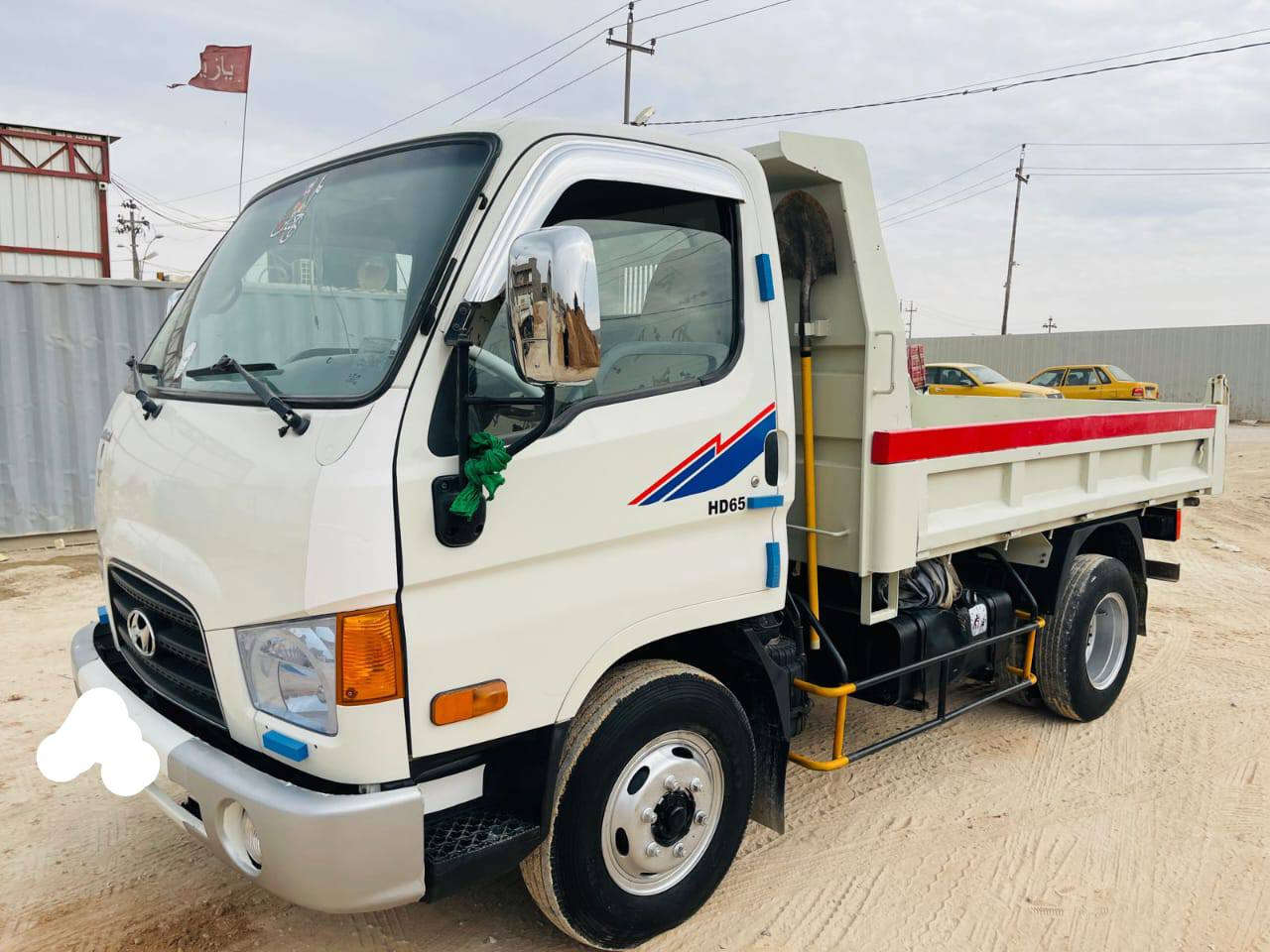 سلام عليكم هونداي قلاب للبيع 2016 سياره كفاله عامه على وضع الشركه بس البدي مصبوغ للجماليه سياره جاهزه من كل شيء سنويه 2028.  ***********
