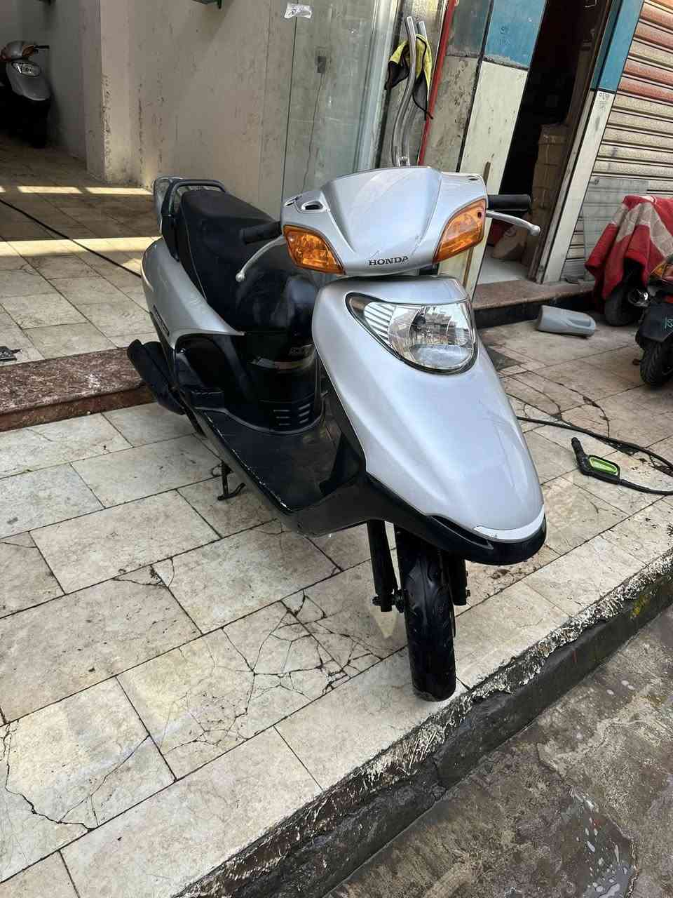 #السلام_عليكم_أخوتي_الغوالي 
#الوجبه_الجديدة
#مال_مزاد_شرط_رمبه 
# هوندا سبيسي 👍
 #شرط الضمان 💯💯
#بعده بحالة الوكاله فول نظافه مكفول 
#نظافه فول 💯💯👍 
#اللون سلفر 

البيع نقد والأقساط 👉
مصرف الرافدين فقط👉
مواظف ومنتسب ومتقاعد و الوريث 👉
استقطاع الاكتروني بدون مقدمه👉

#مكاني كوت المشروع شارع ميكانو 👉
***********☎️
***********☎️
أخوكم سيد محمد
