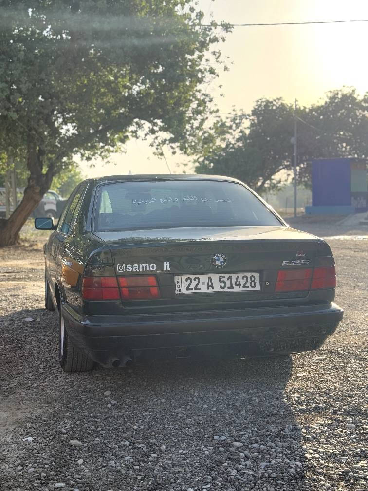 سلام عليكم 
للبيع موديل 1991 525اصل بدون ضربه رقم جديد تحويل شرط دفتر بانزين بي سياره بيها شويه نواقص سعرها 60وبيها مجال مكاني كركوك دواخل جلد دبل ايرباك بدون فتحه اربع جامات كهرباء سياره بدون ضربه بيها تصفيه *********** مكاني كركوك سعر 60وبي مجال مراوس هم يرهم كركوك, العراق
