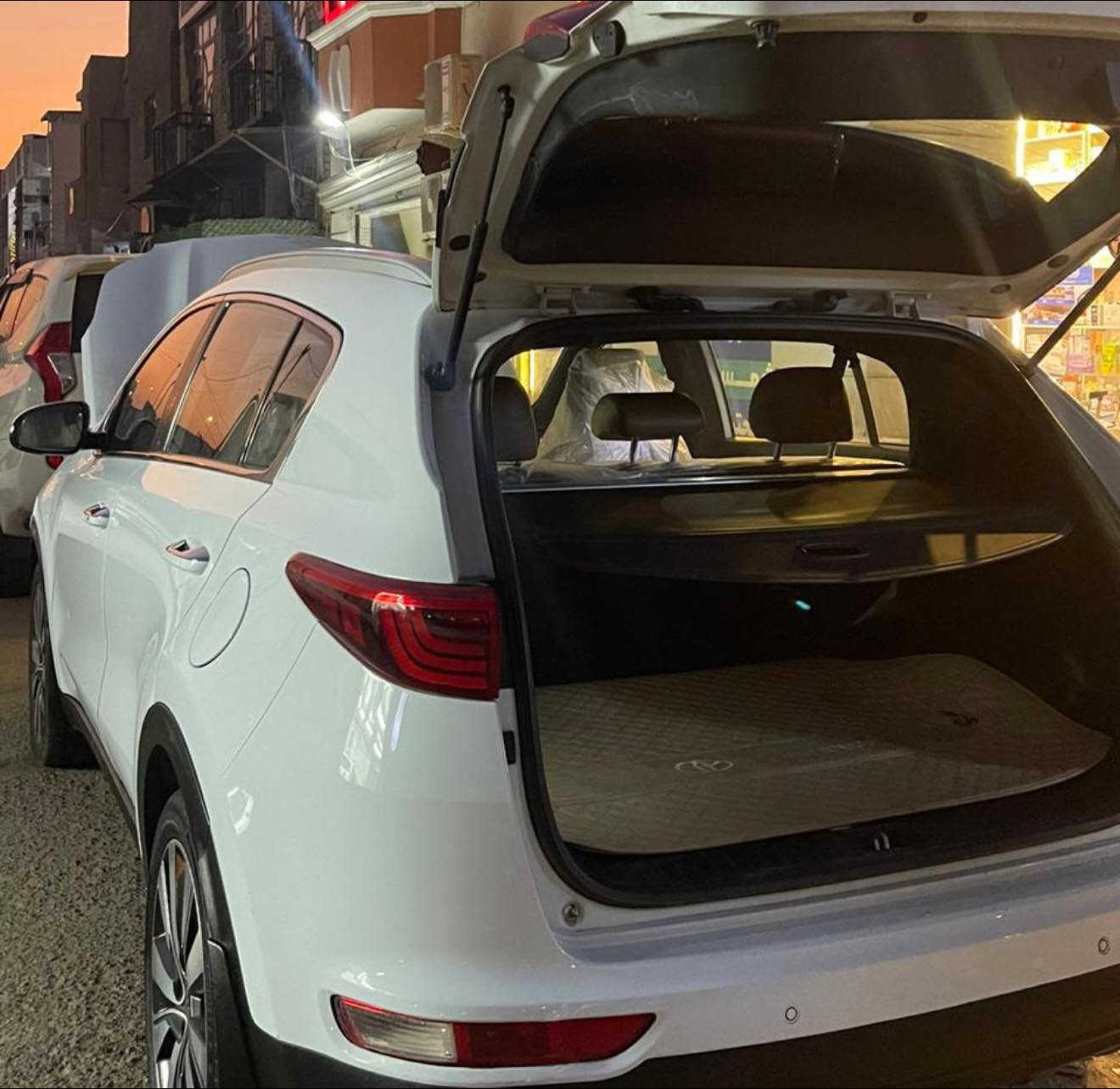 السلام عليكم من رخصه الادمن سبورتج خليجي
موديل2019

بصمه 

تبريد قطعيتين

بنوراما 

كراسي جلد 

كراسي كهرباء 

كامره خلفيه 

حساس امامي خلفي 

هند بريك كهرباء 

توقف ذاتي 

مانع انزلاق 

قياده ذاتيه 

تحديد مسار 

محرك 2000دوش 

(السياره بيه   جاملغ الصدر عكس السايق  مصبوغ فقط  ) بسبب طخه خفيفه  وبيه رصعات خفيه الباقي  
 السعر 193$
مكان  السياره بغداد  الكرخ 

الاستفسار    ***********
