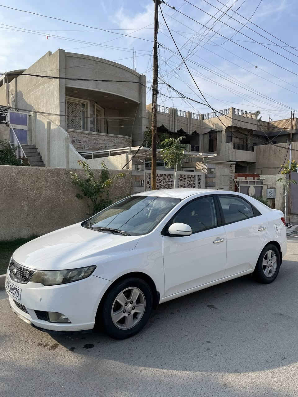 سلام عليكم للبيع كيا سيراتو 
رقم بغداد الجديد باسمي 
2011 خليجي
((السياره بدون قطره صبغ حتى دعاميات)) 
محرك 1600 دوش 
السياره جاهزه من كل النواحي 
تبريد ثلج 
حساس خلفي 
ويل كب 
تحكم استيرن 
السعر 107 وبي مجال بسيط
العنوان بغداد الغزالية
***********
