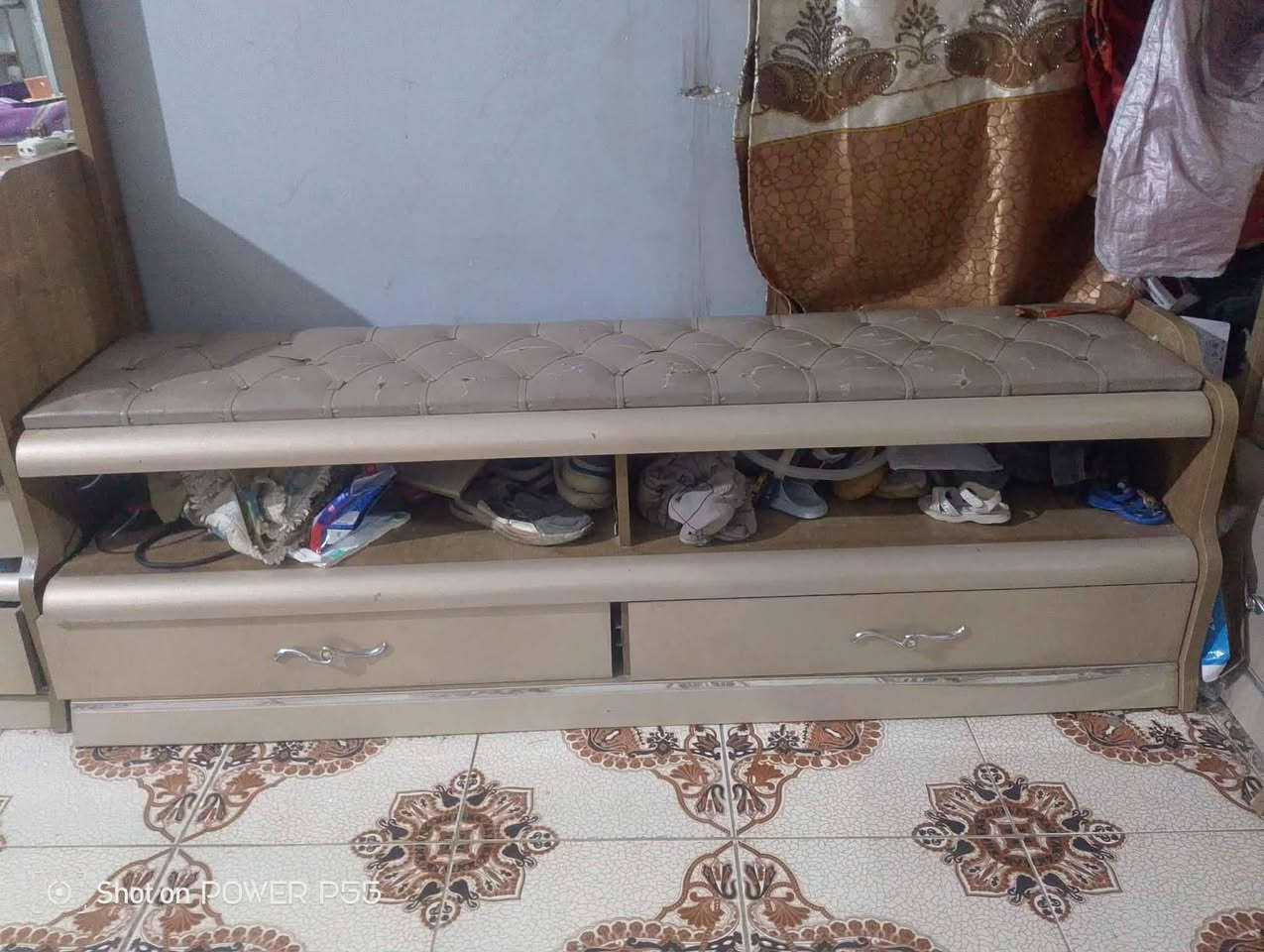 غرفة نوم ثقيل ضخمة كلش بيبان سلايت بيها اضرار بسيطه بلفتح والشد يتعدلن سجج جرارات وجامه بيها مكتبة وملحق كنتور فرار ميز تواليت ملحقات جرباية جربايه ام المخزن وتابوت مكاني كربلاء حي العسكري  سعر( 350وبيها مجال)


**إذا كنت صاحب هذا الإعلان وتريد حذفه لأي سبب، رجاءا أرسل رسالة إلى الدعم الفني**