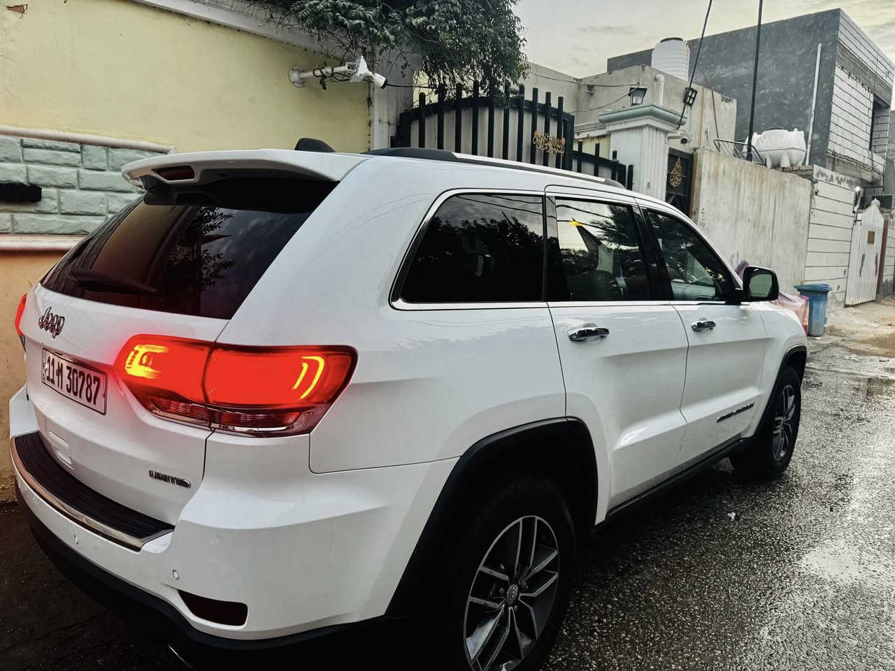 السلام عليكم جيب 2018 امريكي لمتدد فول مواصفات بانوراما شاشه جبيره فوريل اربع انضمه قياده تحكم ستيرن هيه معروفه موصفات المتدد رقم بغداد باسمي ماشيه 132 الف كيلو سونار موجود بدون لغد بدون شواصي كير مكينه تبريد تايرات جديد 
م/ مكينه مبدل بساتم ١٤ 
السعر ٢٠٠وبيهه مجال بسيط
مكان كربلاء طويريج
رقم التلفون: ***********
