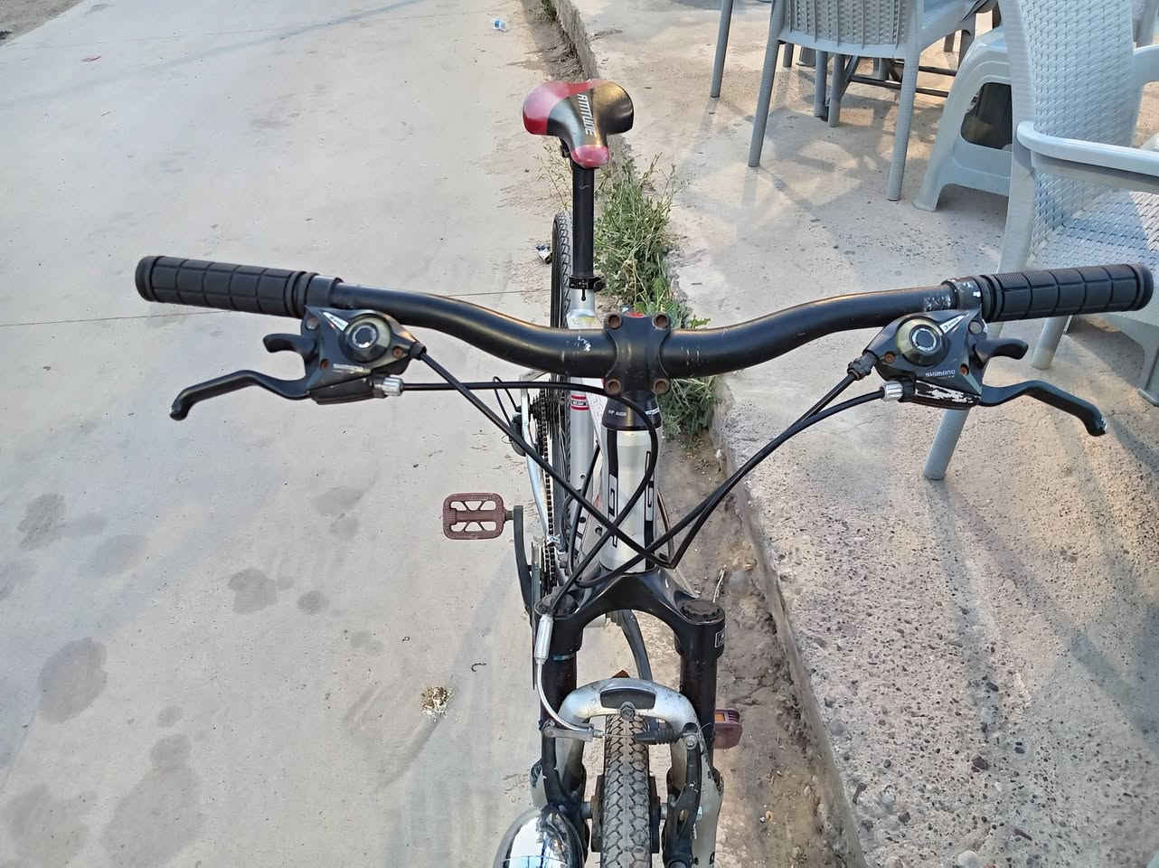 سلام عليكم
للبيع دراجه ماركه Gt
ماركه غنيه عن التعريف
حجم 28 (c700)
قياس الفريم ميديم M
معدن المنيوم
سستم شيمانوا التوس 8×3
وايرات دفن بالفريم
ستريم رياضي نفخ
دراجه مضاف الها ويل امامي لايت حساس اصلي  

سعرها 140 بيها مجال حگ جيتك
موصل حي فلسطين
للتواصل ***********
