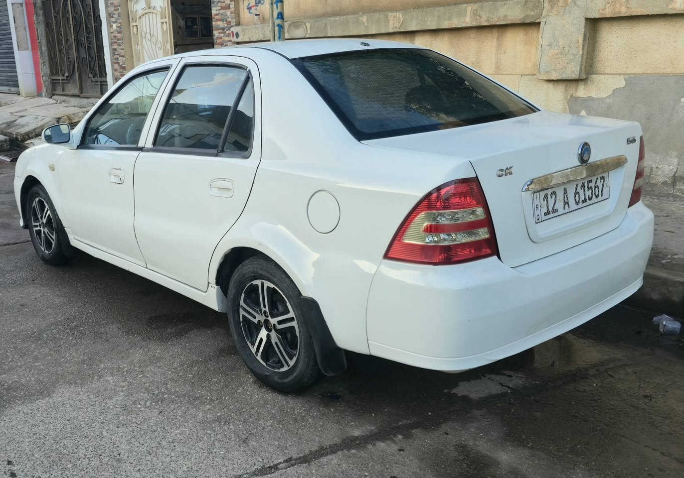 السلام عليكم للبيع ck موديل ١٣ الشكل القديم رقم نينوى الانكليزي رقم وهزة جديدة شرط تحويل كابون ورقي موجود محرك وكير شرط وايرمنية كلها شغالة محرك ١٦ كورلا تبريد موجود بس شد المنظومة السيارة ضررها جملغ الامامي وباب خلفي بدون دواخل والسيارة مصبوغة حازم فقط بدون معجون ودواخل سعرها مناسب سعرها ٤٤$ وبيها مجال بسيط للتواصل 
***********
***********
