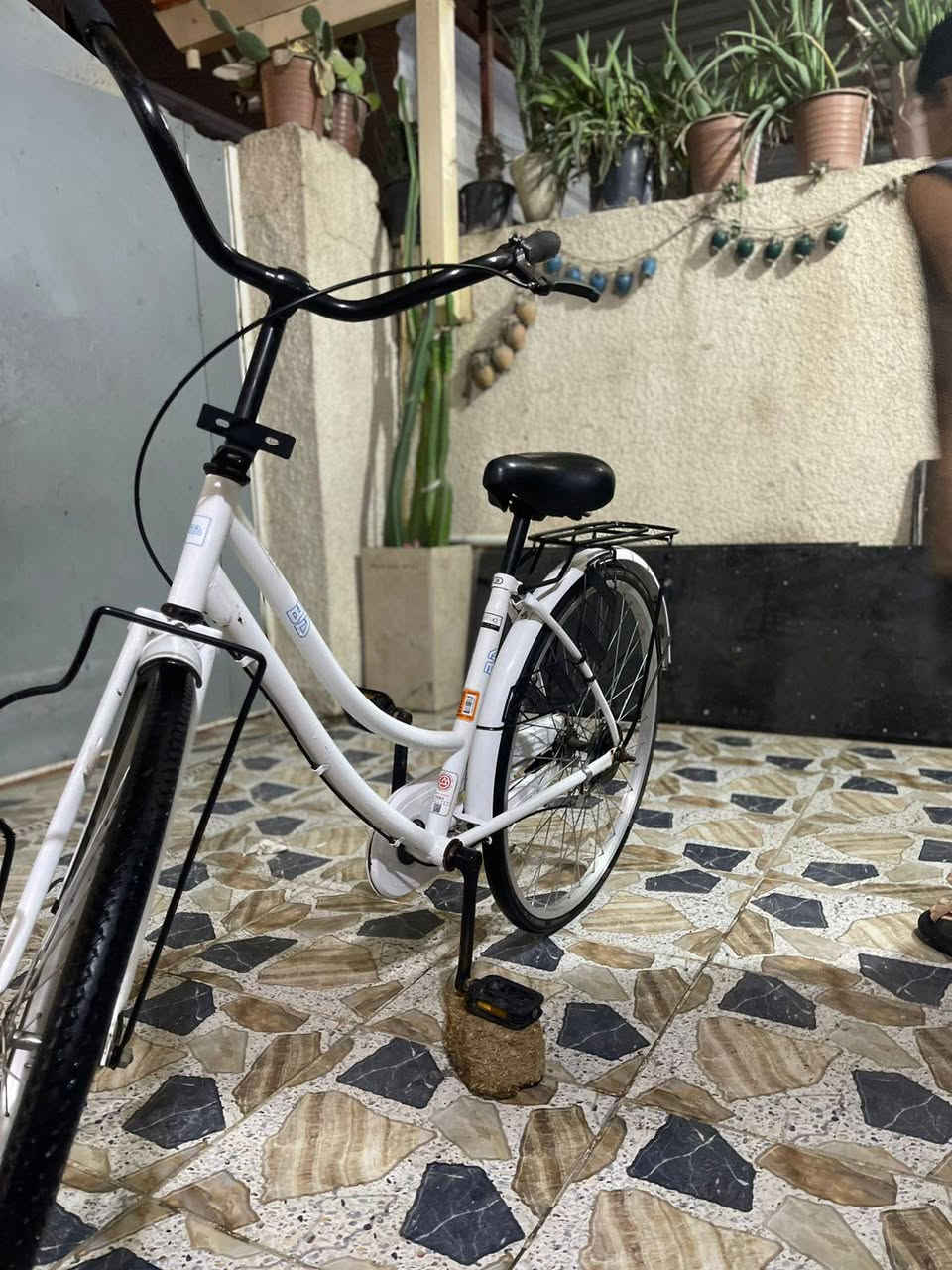 عندي باسكل للبيع 

بناتي حجم 26 

مديل 2022

لون ابيض 🤍☁️

الباسكل شخط مابي 🚲

سعر130 وبي مجال 🤑

باسكل BD 💯

اسفتسار ***********📲

مكاني بغداد الشعب
